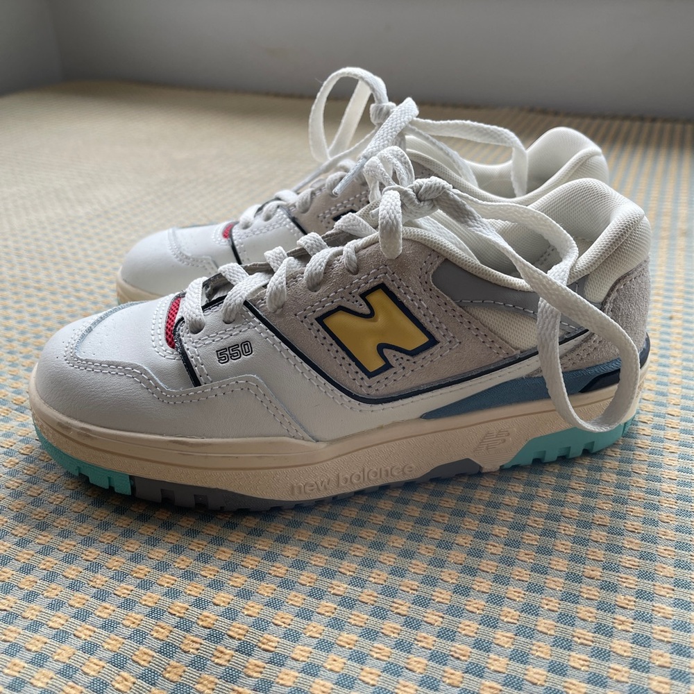 New Balance Kids 550 in Rare White Surf Colorway. Excellent Condition. Sz Y12.5